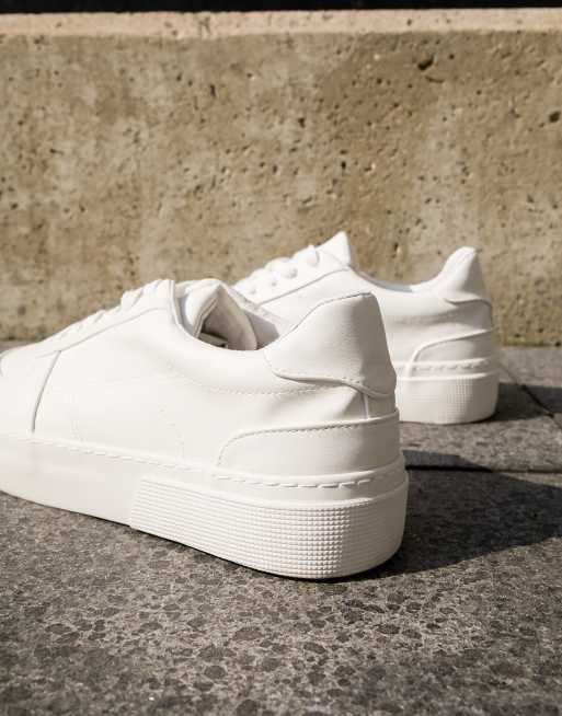 ASOS DESIGN WeiBe Sneaker mit dicker Sohle ASOS