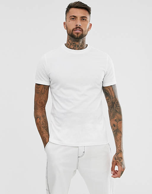ASOS DESIGN – Weißes T-Shirt mit Rundhalsausschnitt und gerollten Ärmeln