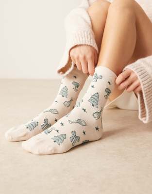 ASOS DESIGN - Weihnachtssocken in Cremeweiß und Grün mit Motivmuster-Grau