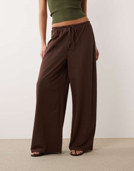 ASOS DESIGN – Weit geschnittene Hose in brauner Leinenoptik mit Kordelzugbund, Kombiteil, 4 von 5