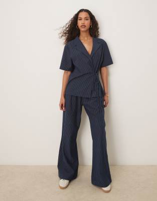 ASOS DESIGN - Weit geschnittene Hose in Jeans-Optik, Kombiteil-Marineblau