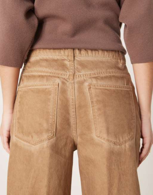 ASOS DESIGN – Weit geschnittene Jeans in Manuka-Braun mit Bügelfalte vorne, 4 von 5