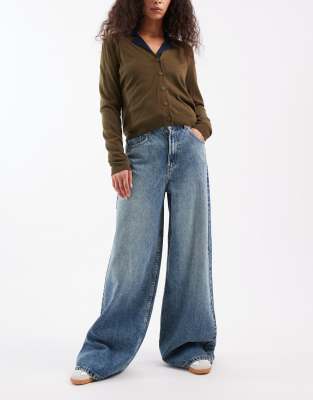 ASOS DESIGN - Weit geschnittene Jeans in Vintage-Waschung mit hohem Bund und Zuglasche-Blau