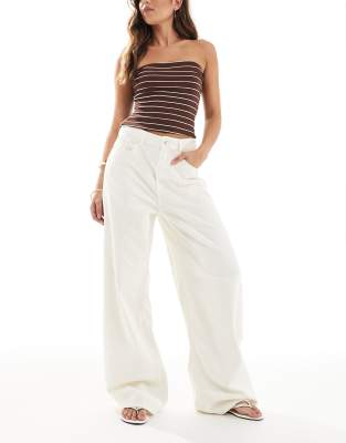 ASOS DESIGN - Weit geschnittene Jeans in Weiß mit hohem Bund und Zuglasche