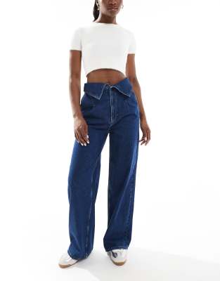 ASOS DESIGN - Weit geschnittene Jeans mit umgeschlagenem Bund-Blau