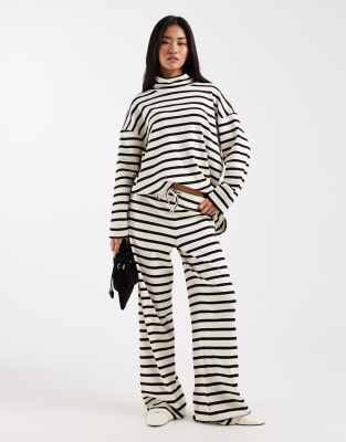 ASOS DESIGN - Weit geschnittene Jersey-Hose mit Streifen, Kombiteil-Bunt