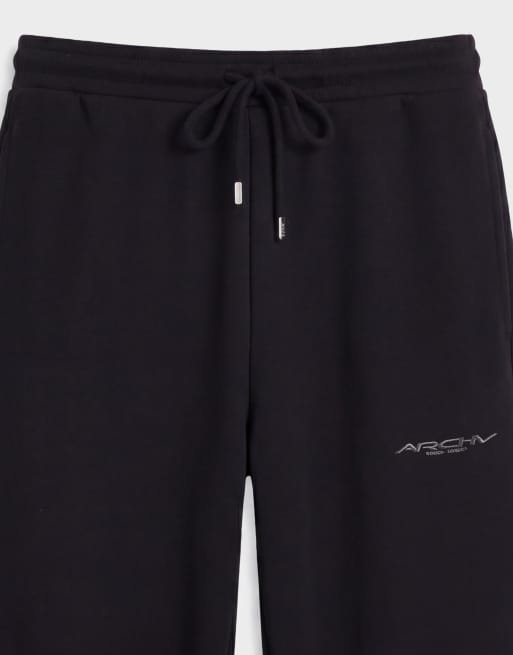 ASOS DESIGN – Weit geschnittene Jogginghose aus Material in Neoprenoptik in Schwarz mit Stickerei, 8 von 9
