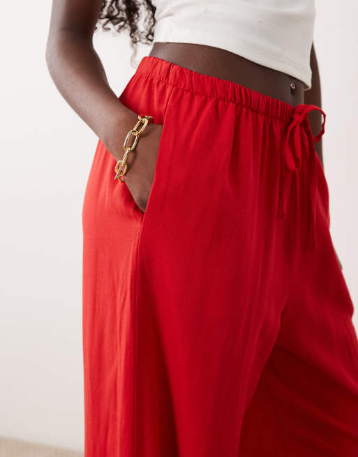 ASOS DESIGN – Weit geschnittene Schlupfhose aus Leinenmix in Rot mit breitem Saum, 3 von 5
