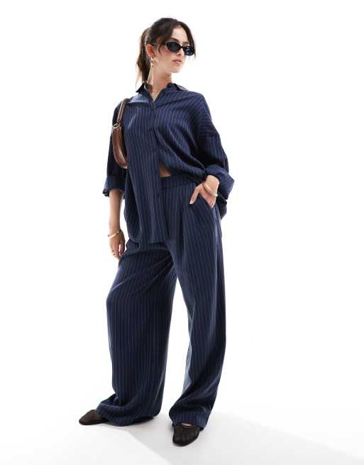 ASOS DESIGN – Weit geschnittene Schlupfhose in gestreiftem Marineblau