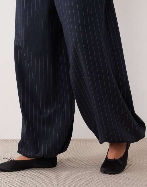 ASOS DESIGN weit geschnittener Co-ord-Jogger mit Nadelstreifen, 5 von 5