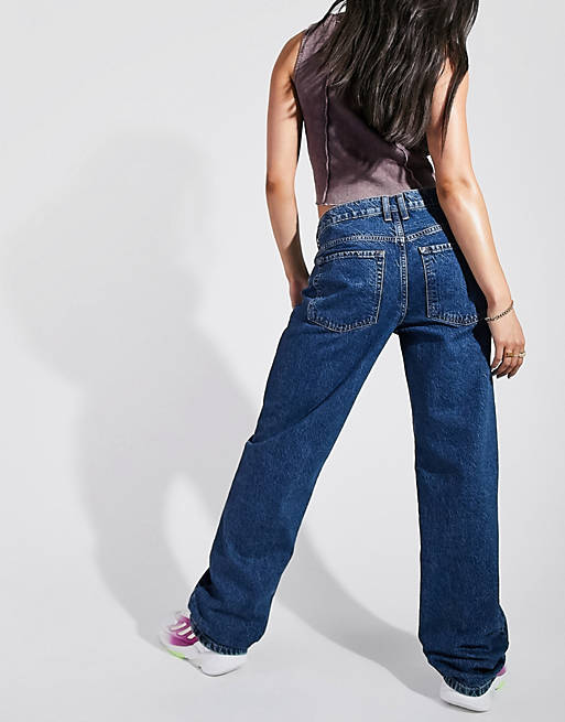 ASOS DESIGN – Weite Boyfriend-Jeans aus Bio-Baumwollmix mit niedrigem Bund in dunkler Waschung