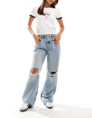 ASOS DESIGN - Weite Boyfriend-Jeans in heller Vintage-Waschung mit Knierissen und mittelhohem Bund-Blau