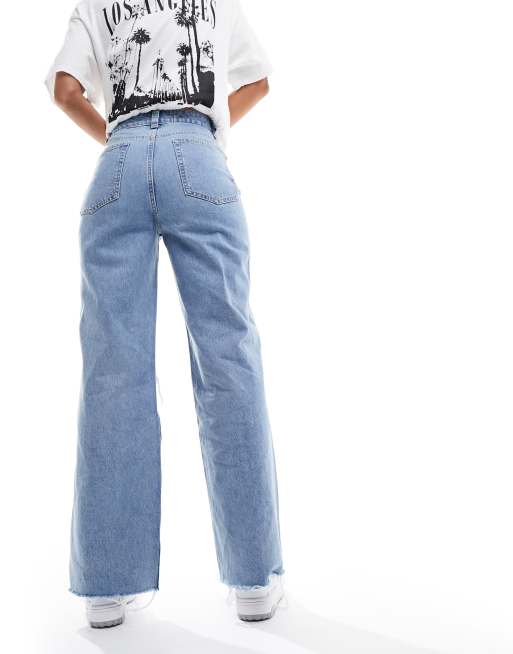 ASOS DESIGN – Weite Dad-Jeans in Mittelblau mit Zierrissen, 3 von 5