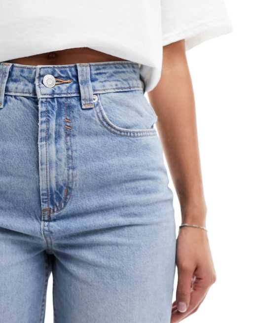 ASOS DESIGN – Weite Dad-Jeans in Mittelblau mit Zierrissen, 4 von 5