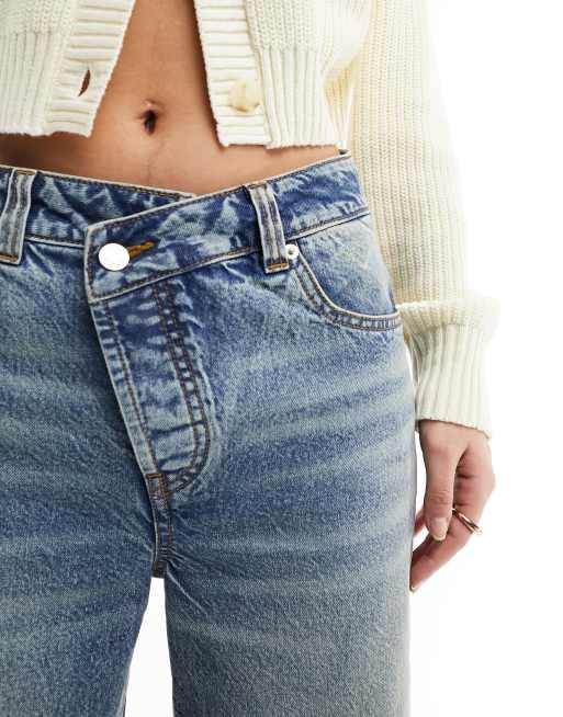 ASOS DESIGN – Weite Dad-Jeans in Vintage-Mittelblau mit überkreuzter Vorderpartie , 4 von 5