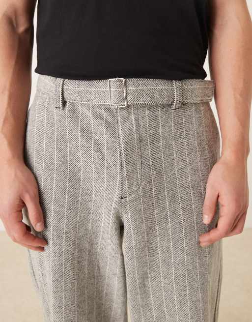 ASOS DESIGN – Weite Hose in Grau mit Nadelstreifen und Bundfalten, 4 von 5
