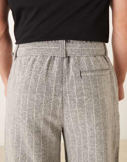 ASOS DESIGN – Weite Hose in Grau mit Nadelstreifen und Bundfalten, 5 von 5