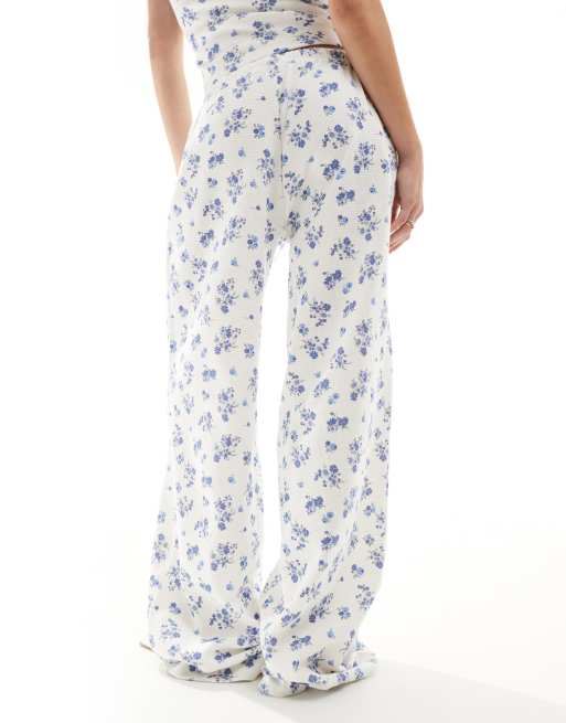 ASOS DESIGN – Weite Hose mit Blumen- und Blaubeerprint in Waffelstruktur, Kombiteil, 4 von 5