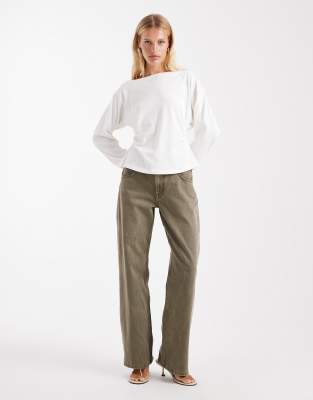 ASOS DESIGN - Weite Jeans in Khaki mit niedrigem Bund-Grün