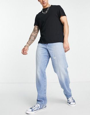 ASOS DESIGN – Weite Jeans mit mittlerer „Less Thirsty“-Waschung und Abnutzungen-Blau