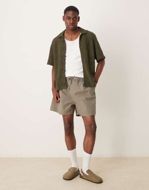 ASOS DESIGN – Weite, kürzer geschnittene Shorts in Khaki mit Tunnelzug und Bundfalten - view 1