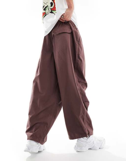 ASOS DESIGN – Weite Oversize-Fallschirmhose in verwaschenem Braun , 5 von 5