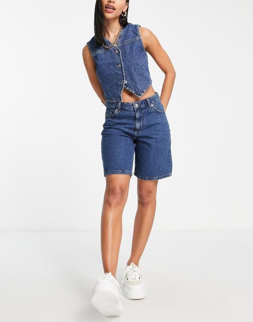 ASOS DESIGN – Weite, weiche Boyfriend-Jeansshorts in mittlerer Waschung, Kombiteil, 3 von 4