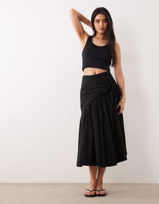 ASOS DESIGN - Weiter Maxirock aus Baumwolle in Schwarz mit Bindegürtel