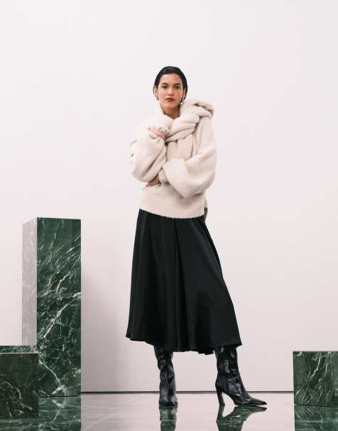 ASOS DESIGN – Weiter Satin-Midirock in Schwarz - view 1