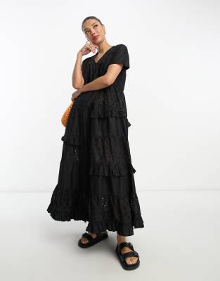 ASOS DESIGN - Weites Maxikleid in Schwarz mit Lochstickerei und Patchwork-Design-Black