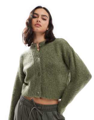 ASOS DESIGN - Weitmaschige Strickjacke in Grün mit Rundhalsausschnitt