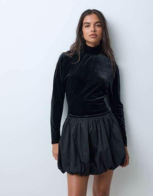 ASOS DESIGN welurowa sukienka mini z bufiastym dołem w kolorze czarnym, 5 z 5