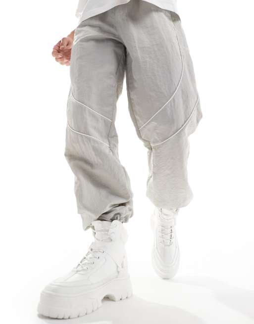 ASOS DESIGN - Werklaarzen met veters, dikke zool en bandjes in wit, 3 van 4