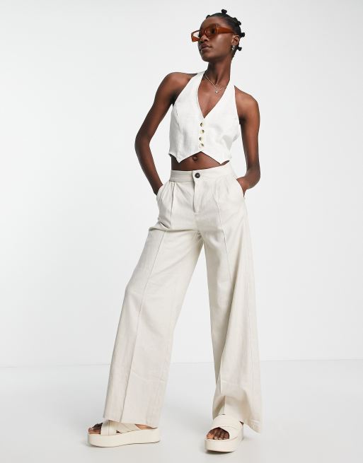 ASOS DESIGN – Weste aus Leinen in Wollweiß mit Neckholder und Hornknöpfen