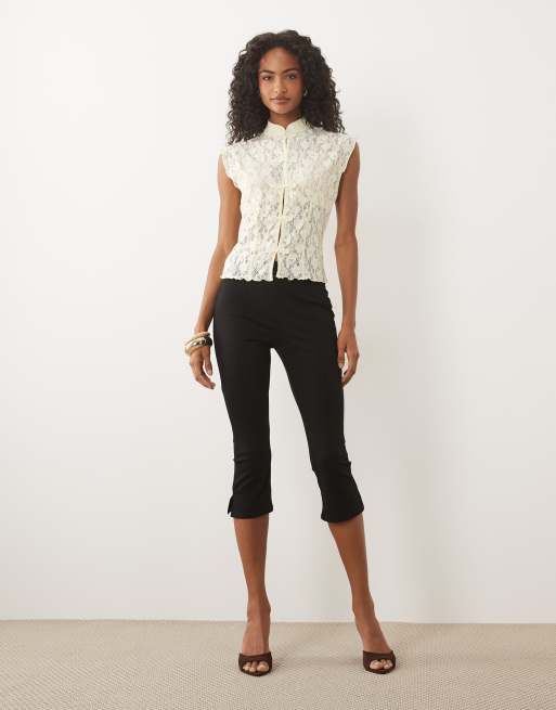 ASOS DESIGN Weste mit Spitzen-Rouleaux-Schlaufen-Detail in Gelb, 3 von 4