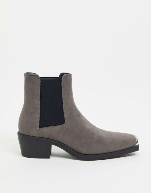ASOS DESIGN - Western Chelsea boots met Cubaanse hak en metalen vierkante neus in grijs imitatiesuède