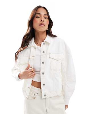 ASOS DESIGN - Western-Jeansjacke in Ecru mit Cocoon-Ärmeln-Weiß