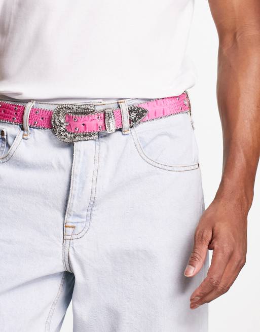 ASOS DESIGN - Western riem van imitatieleer met studs en kristallen in felroze
