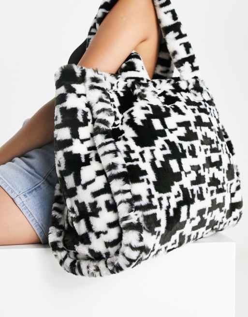 ASOS DESIGN White Noise Oversized tote tas van imitatiebont