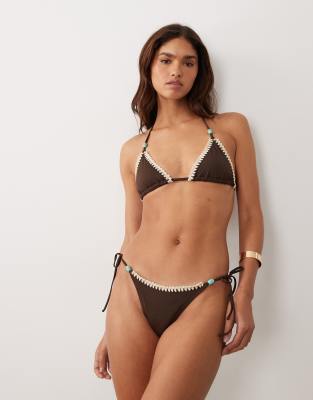 ASOS DESIGN - Whitney Whip Rio - Seitlich gebundene Bikinihose in Braun mit hohem Beinausschnitt-Brown