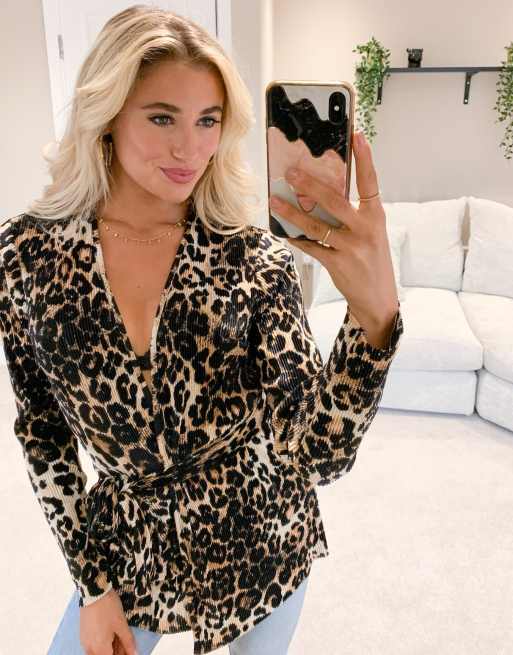 ASOS DESIGN – Wiązana w pasie plisowana marynarka kopertowa z dżerseju w zwierzęcy wzór