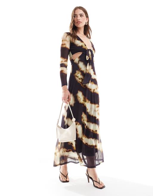 ASOS DESIGN – Wiązana z przodu siateczkowa sukienka maxi z głębokim dekoltem i wycięciem w rozmyty wzór