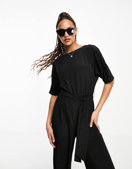 ASOS DESIGN – Wiązany w talii czarny kombinezon o bardzo luźnym kroju