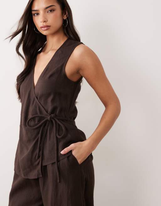 ASOS DESIGN – Wickel-Jumpsuit aus 100% Leinen in Schokobraun, 2 von 4