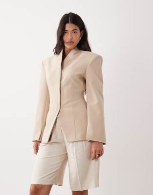 ASOS DESIGN - Wickelblazer in Beige mit hohem Wickelausschnitt-Neutral
