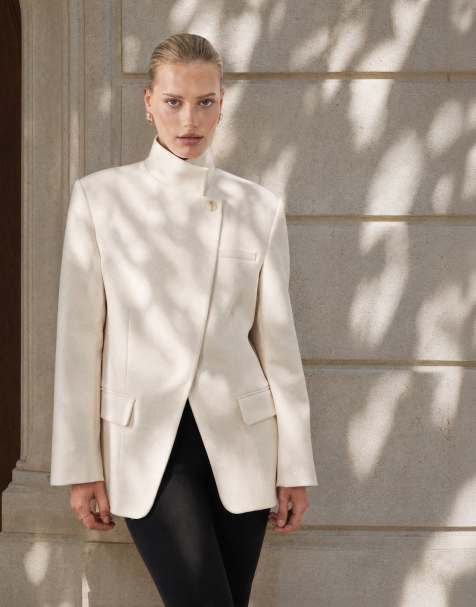 ASOS DESIGN – Wickelblazer in Elfenbein mit Trichterkragen - view 1