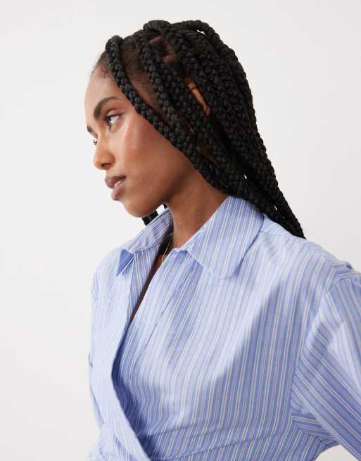 ASOS DESIGN – Wickelhemdbluse in Blau gestreift mit Cocoon-Ärmeln, 2 von 4