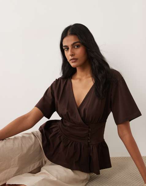 ASOS DESIGN – Wickeloberteil in Schokobraun mit geraffter Taille - view 1