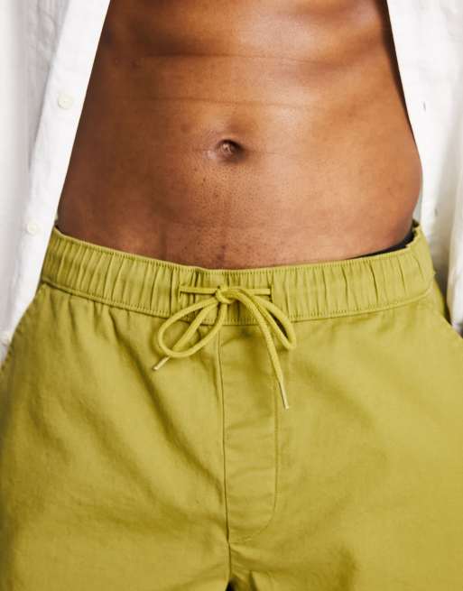ASOS DESIGN wide chino shorts in shorter length in khaki, 3 of 4
