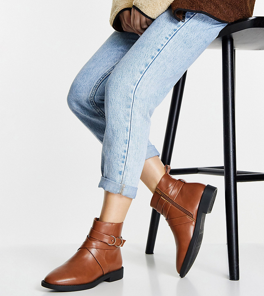 ASOS DESIGN Wide Fit Abby flat boots in tan-Brown